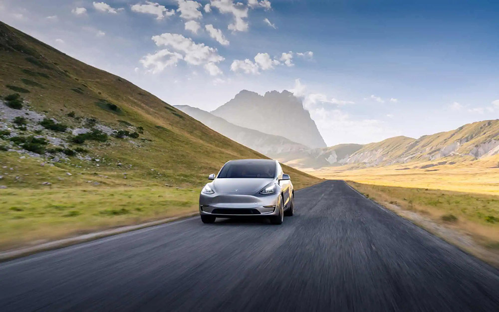 Al Salone dell'automobile di Parigi 2024 Tesla porta la Model Y